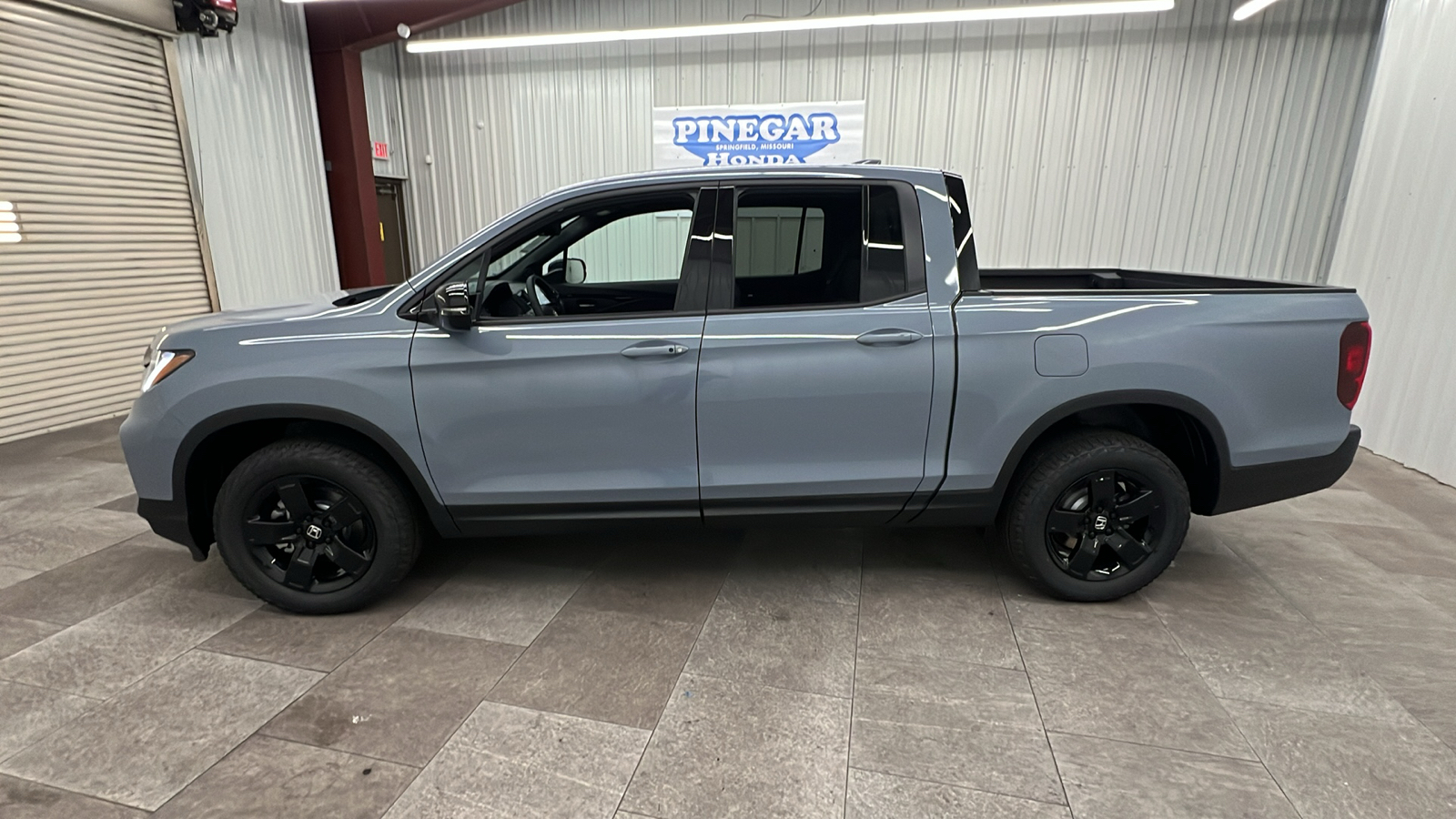 2025 Honda Ridgeline Black Edition 2