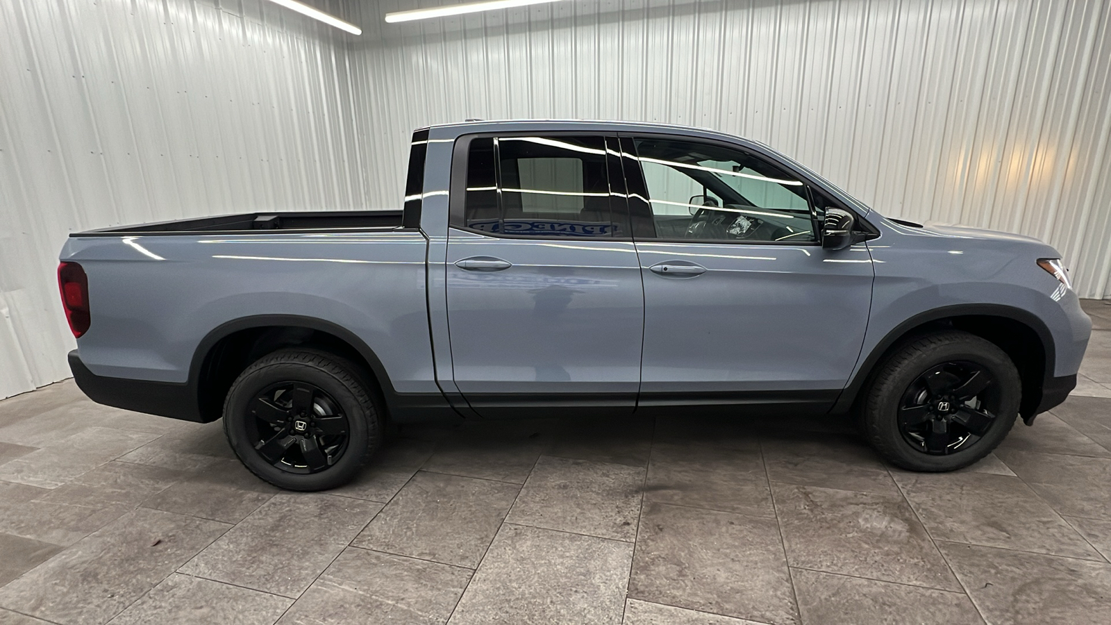 2025 Honda Ridgeline Black Edition 8