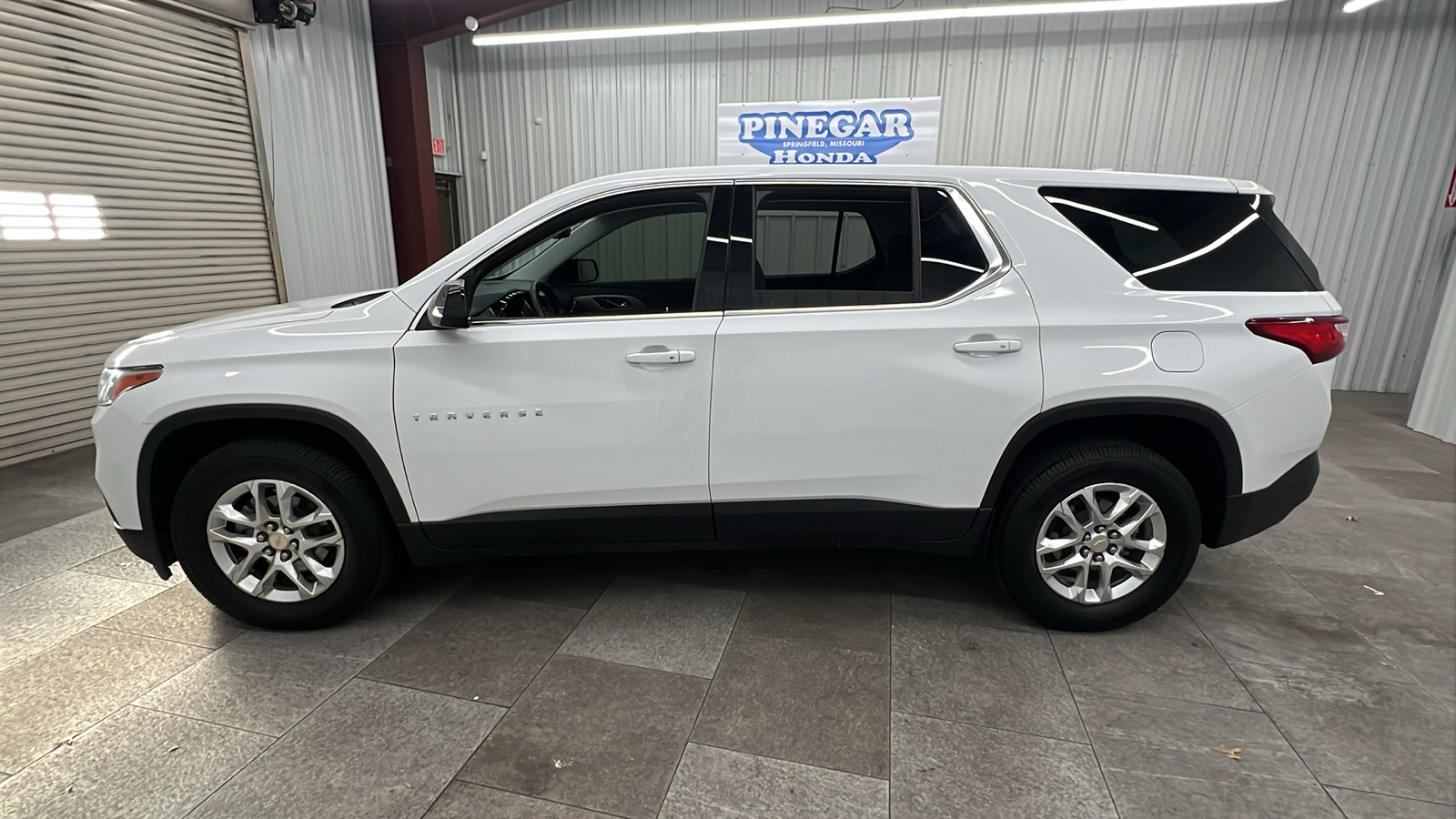 2019 Chevrolet Traverse LS 2