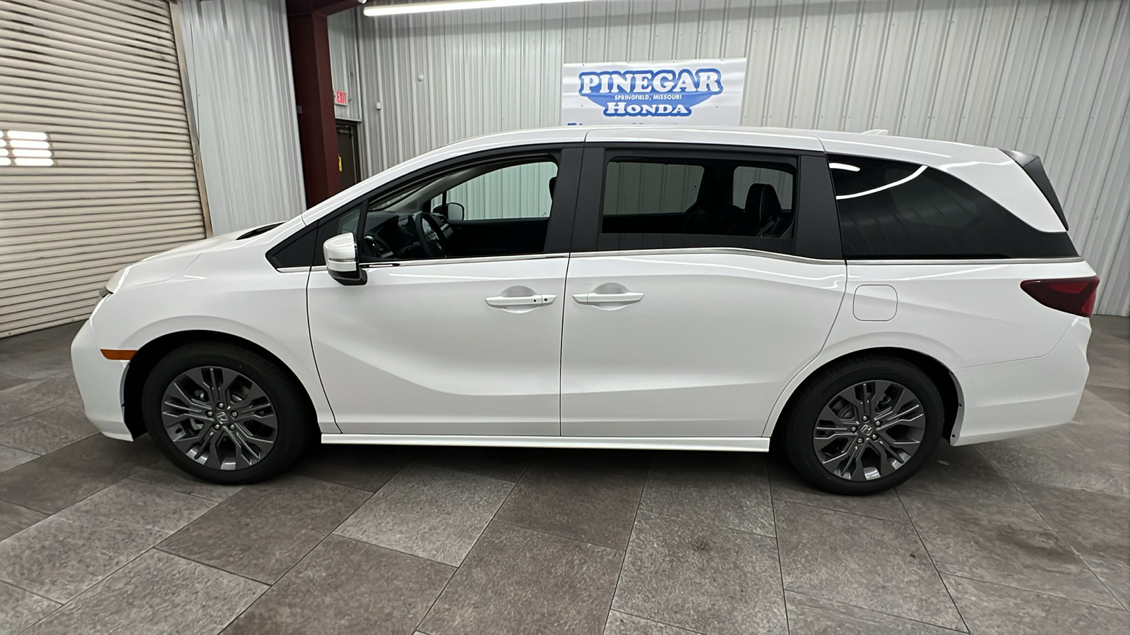 2025 Honda Odyssey Touring 2