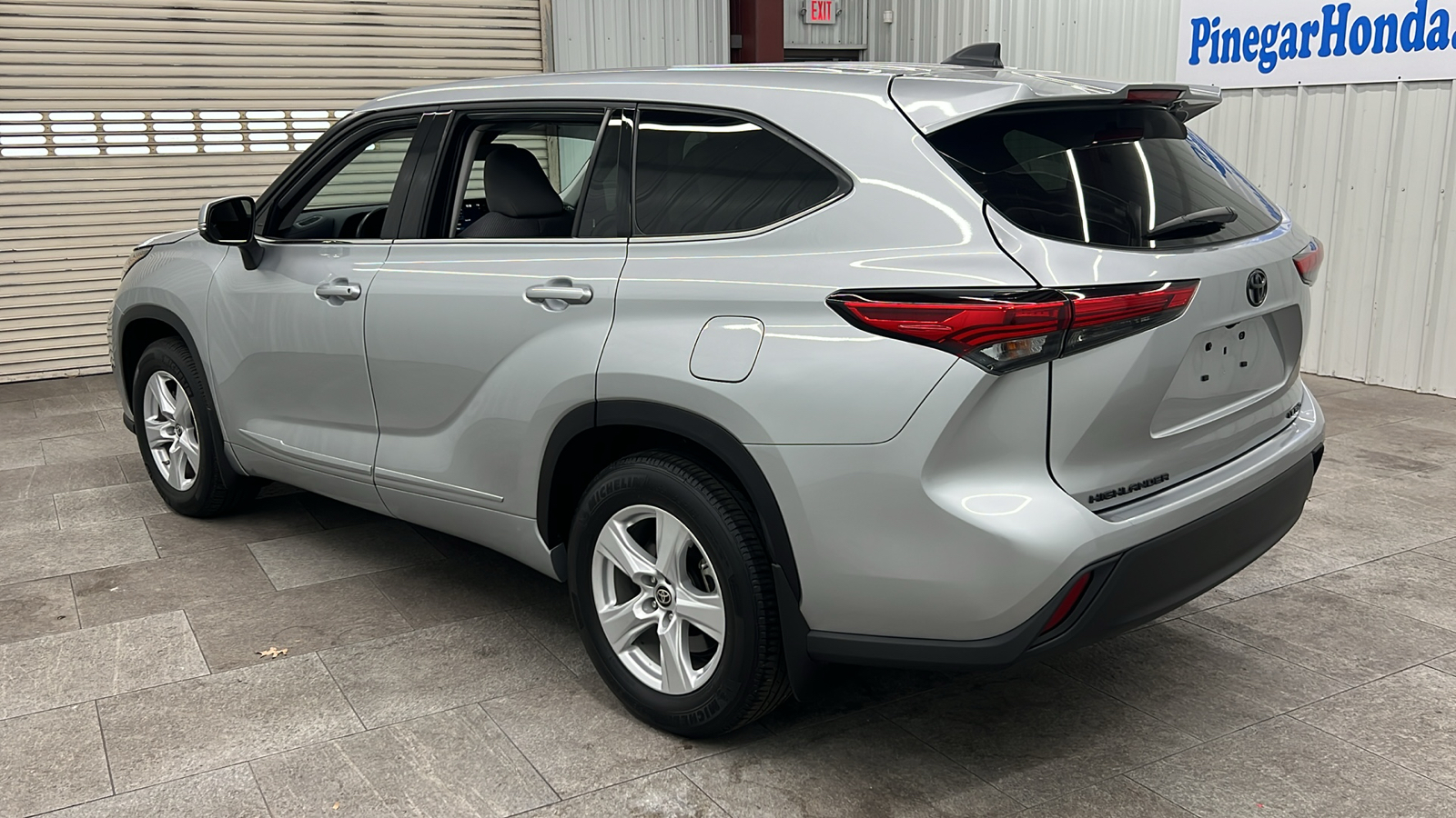 2022 Toyota Highlander LE 4