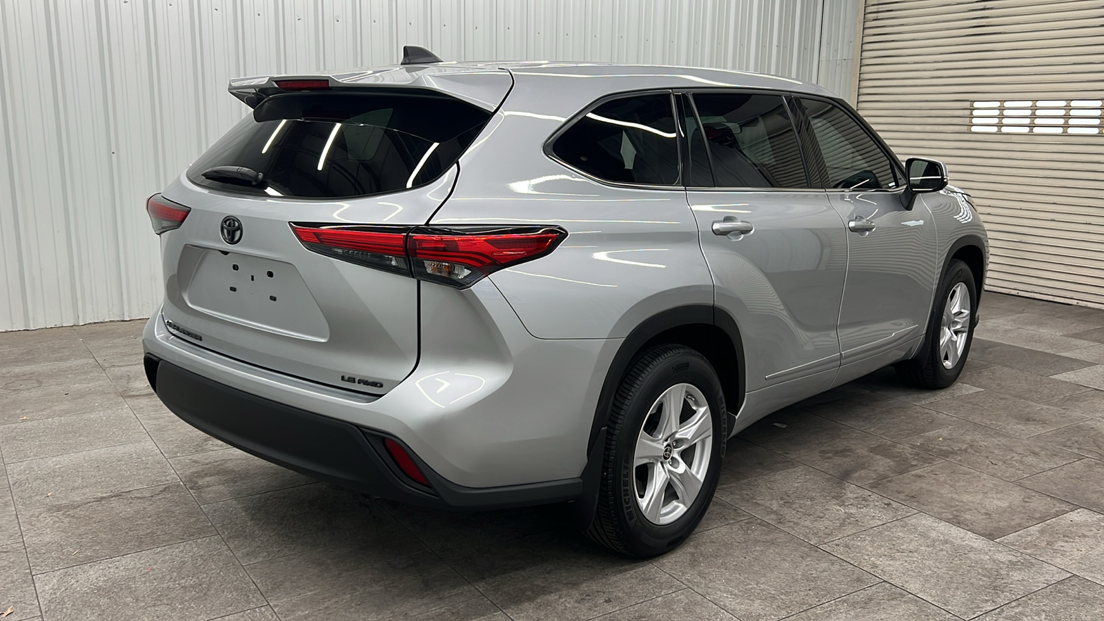 2022 Toyota Highlander LE 8