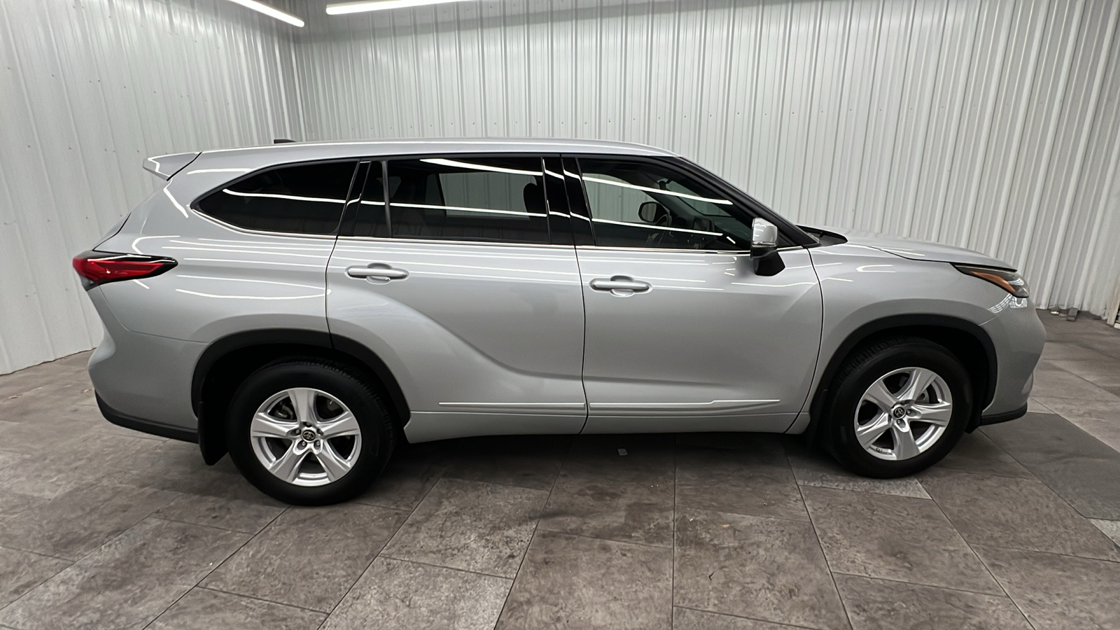 2022 Toyota Highlander LE 9