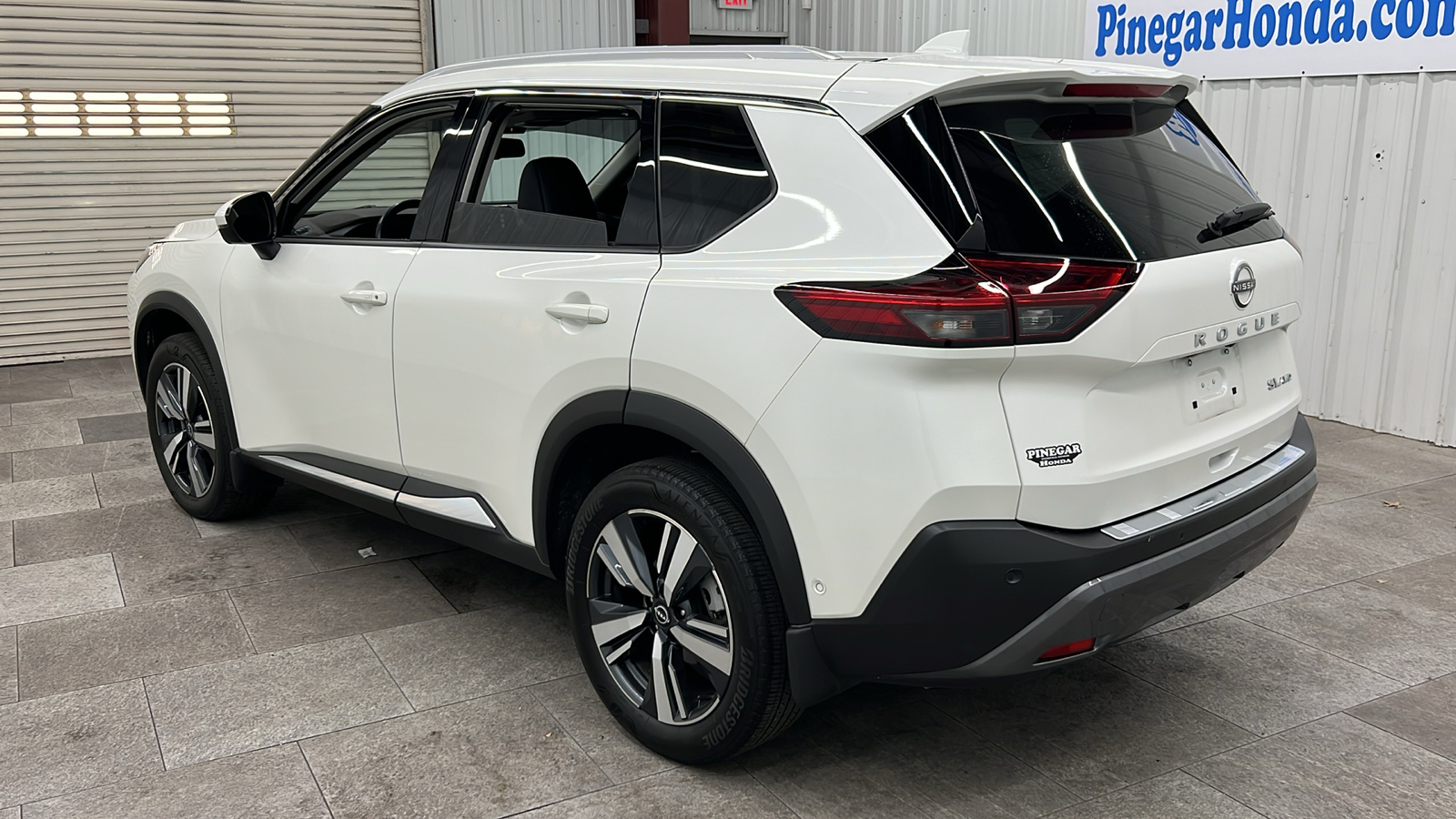 2023 Nissan Rogue SL 4