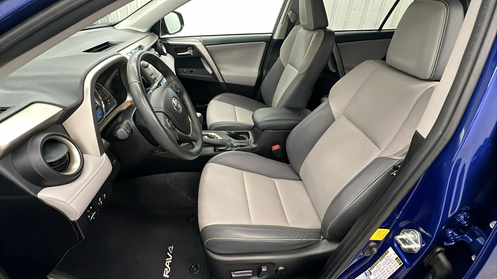 2015 Toyota RAV4 Limited 18