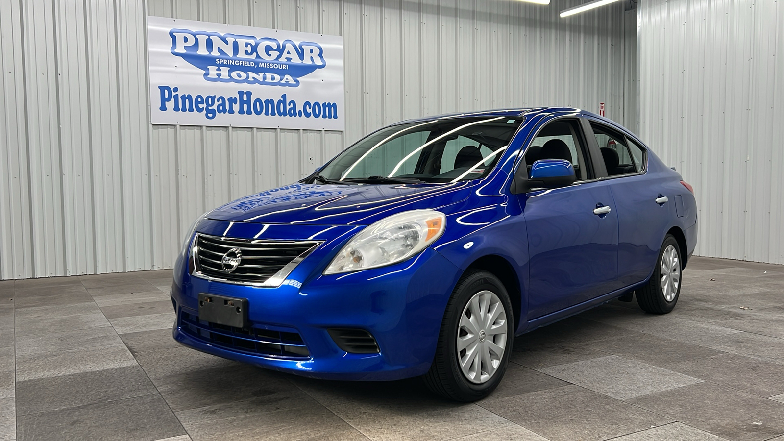 2013 Nissan Versa 1.6 SV 1