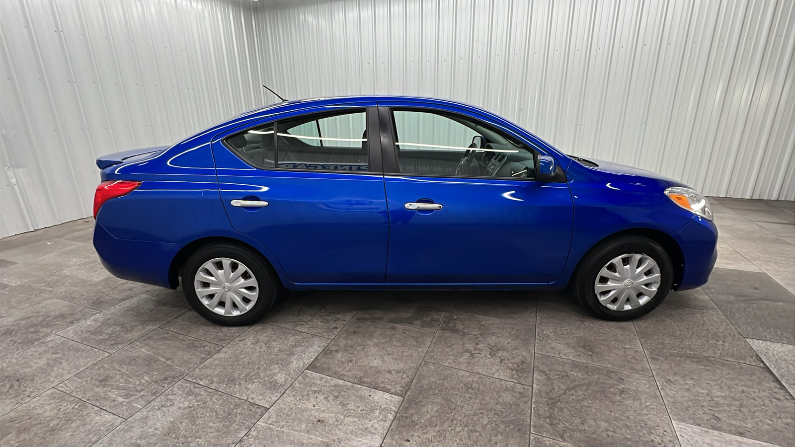 2013 Nissan Versa 1.6 SV 9