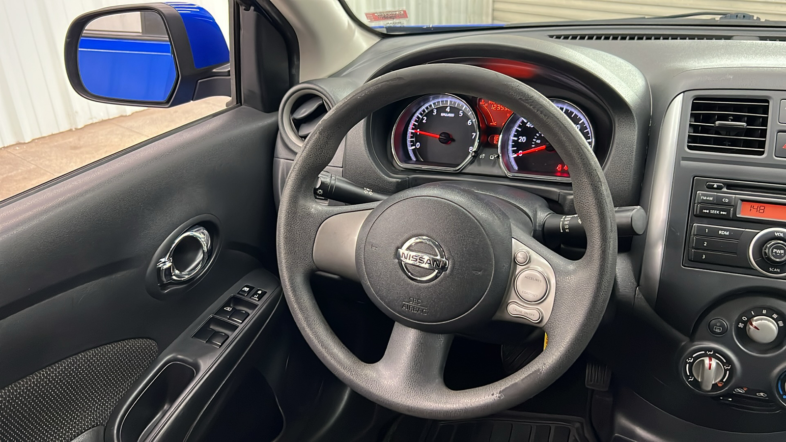 2013 Nissan Versa 1.6 SV 14