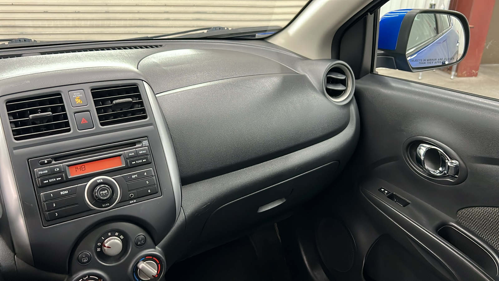 2013 Nissan Versa 1.6 SV 16