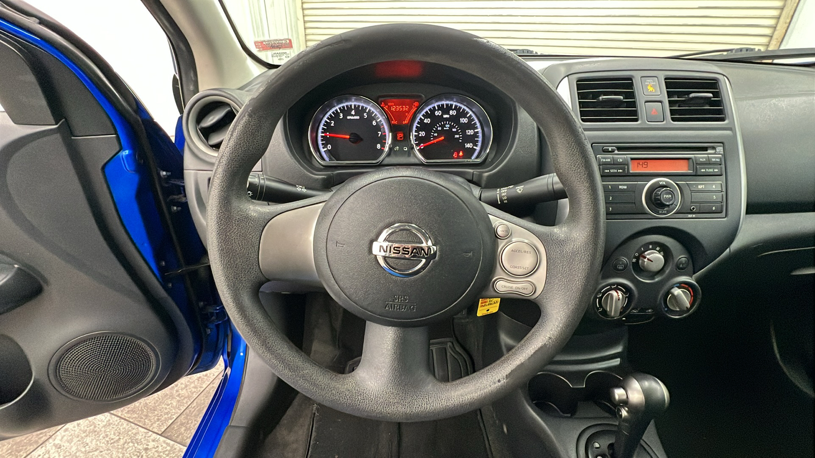 2013 Nissan Versa 1.6 SV 22