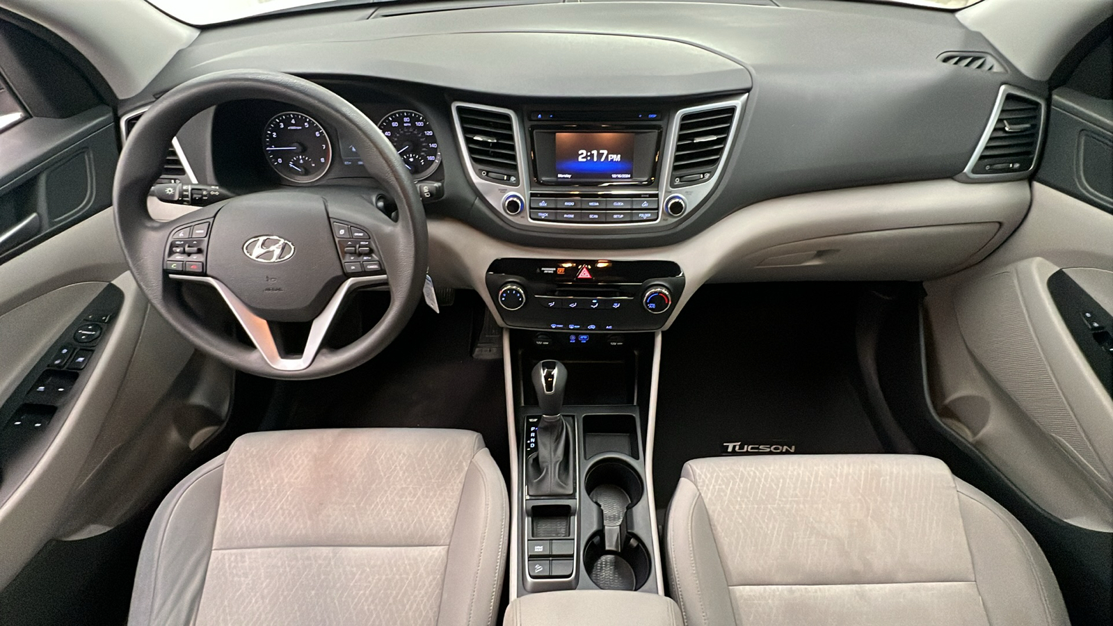 2017 Hyundai Tucson SE 12