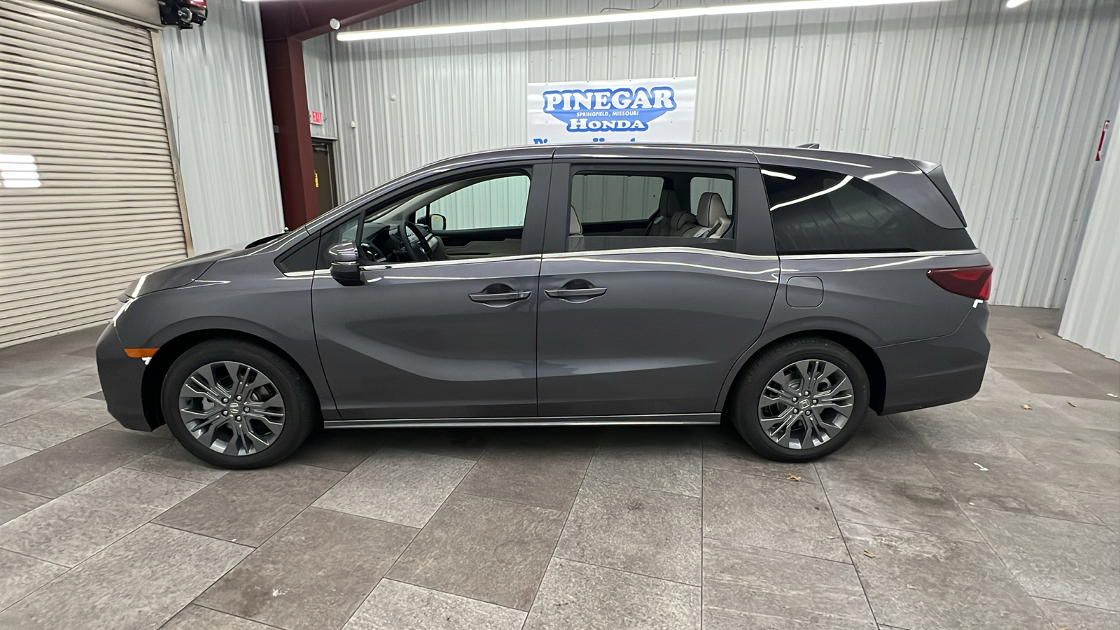 2025 Honda Odyssey Touring 2