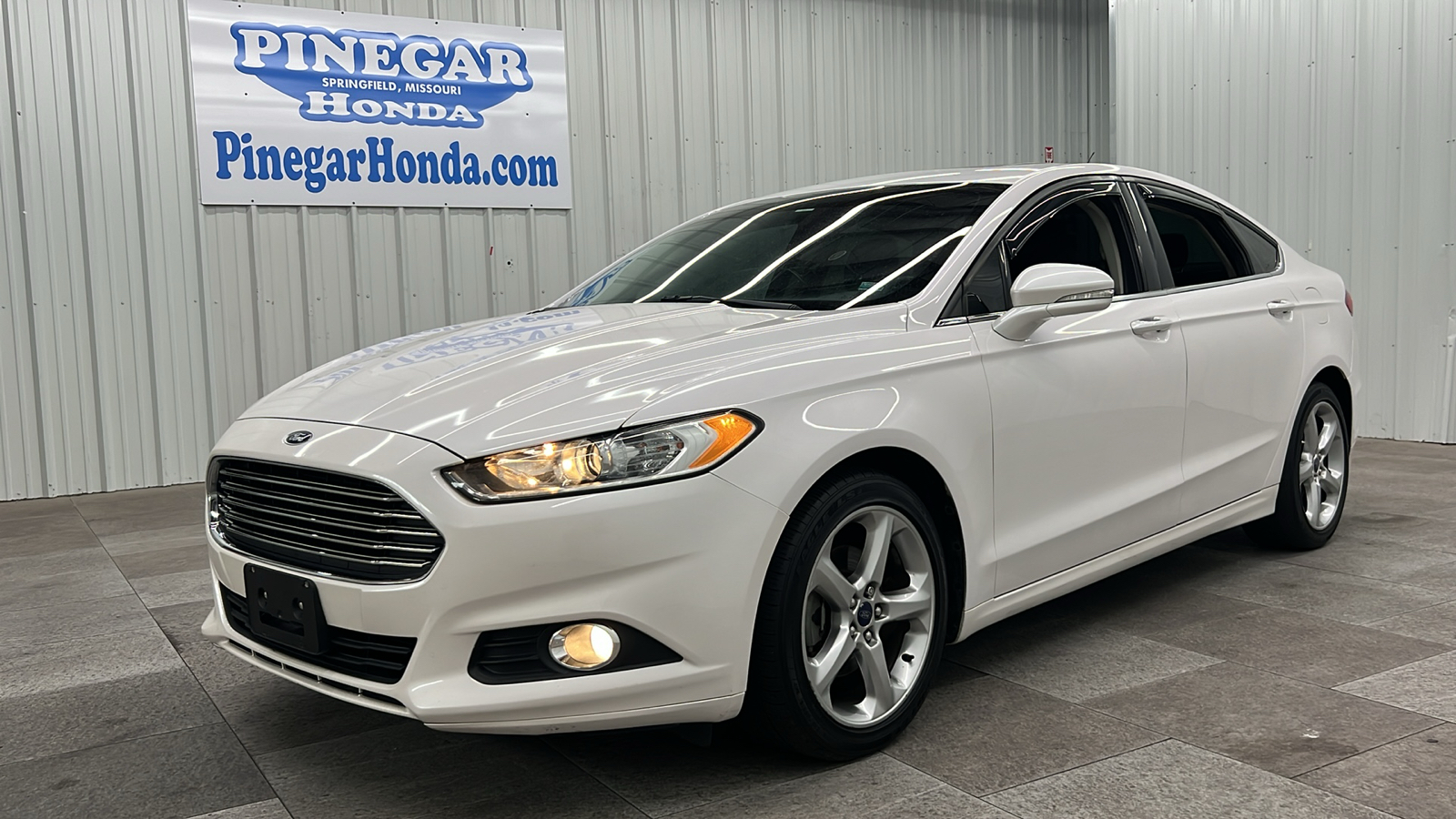 2016 Ford Fusion SE 1