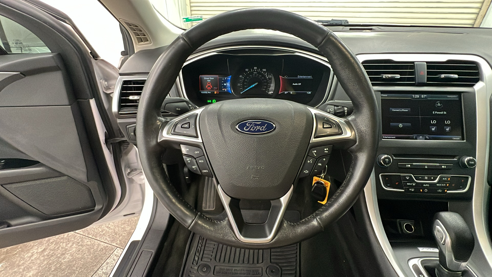 2016 Ford Fusion SE 22