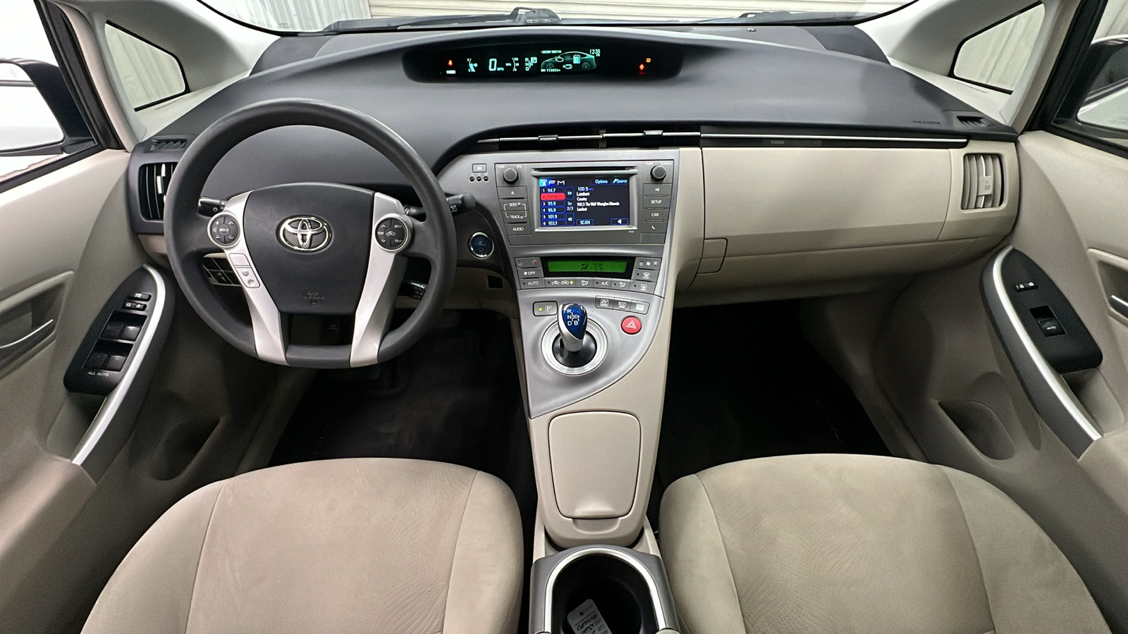 2015 Toyota Prius Two 13