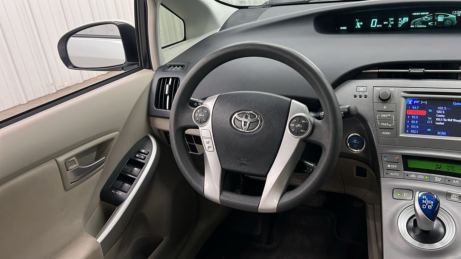 2015 Toyota Prius Two 14