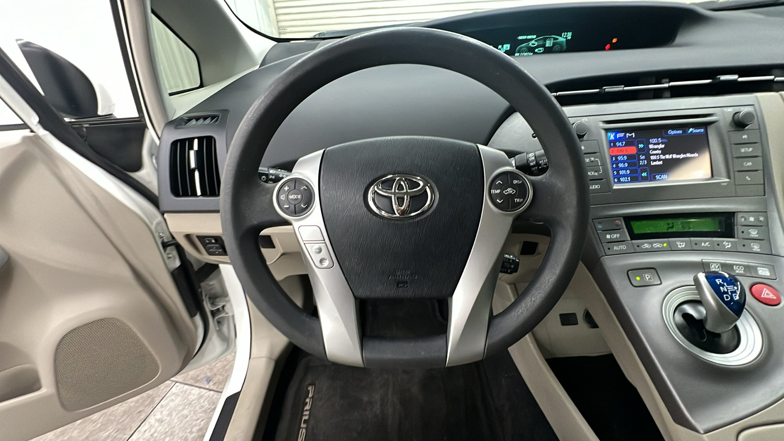 2015 Toyota Prius Two 22