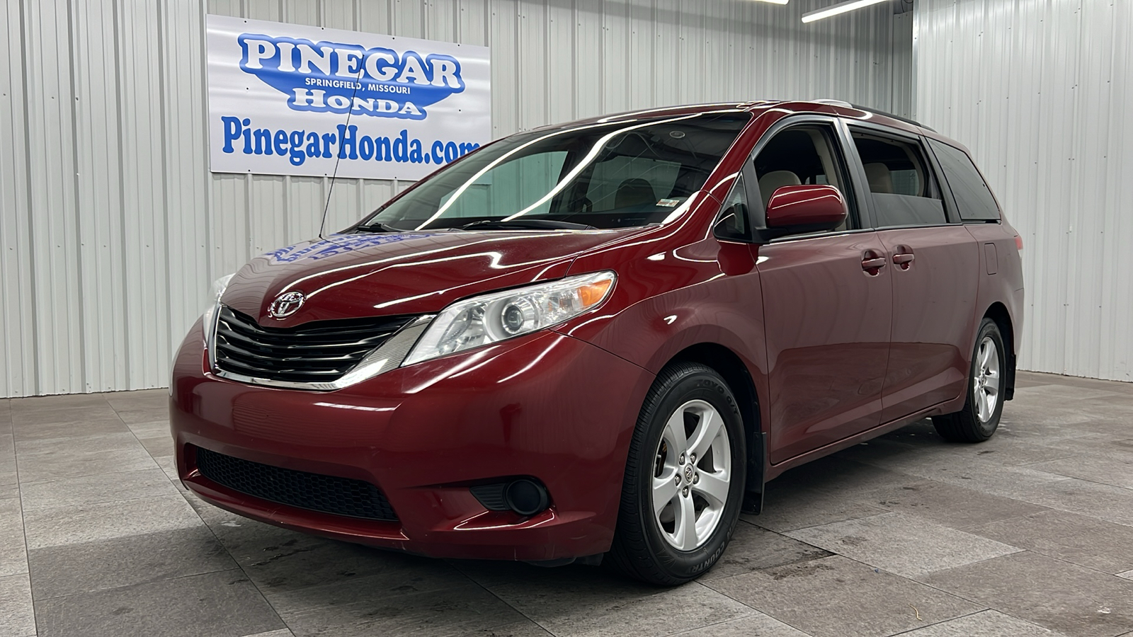 2014 Toyota Sienna LE 1