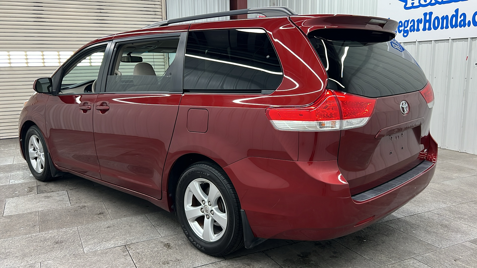 2014 Toyota Sienna LE 4