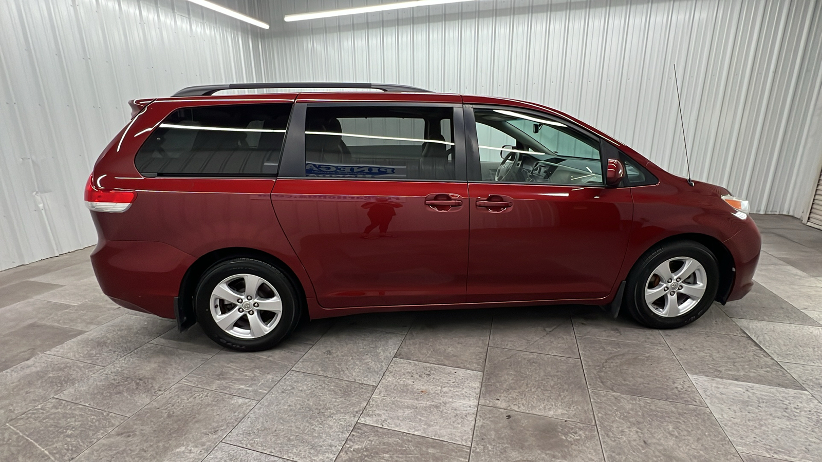 2014 Toyota Sienna LE 7