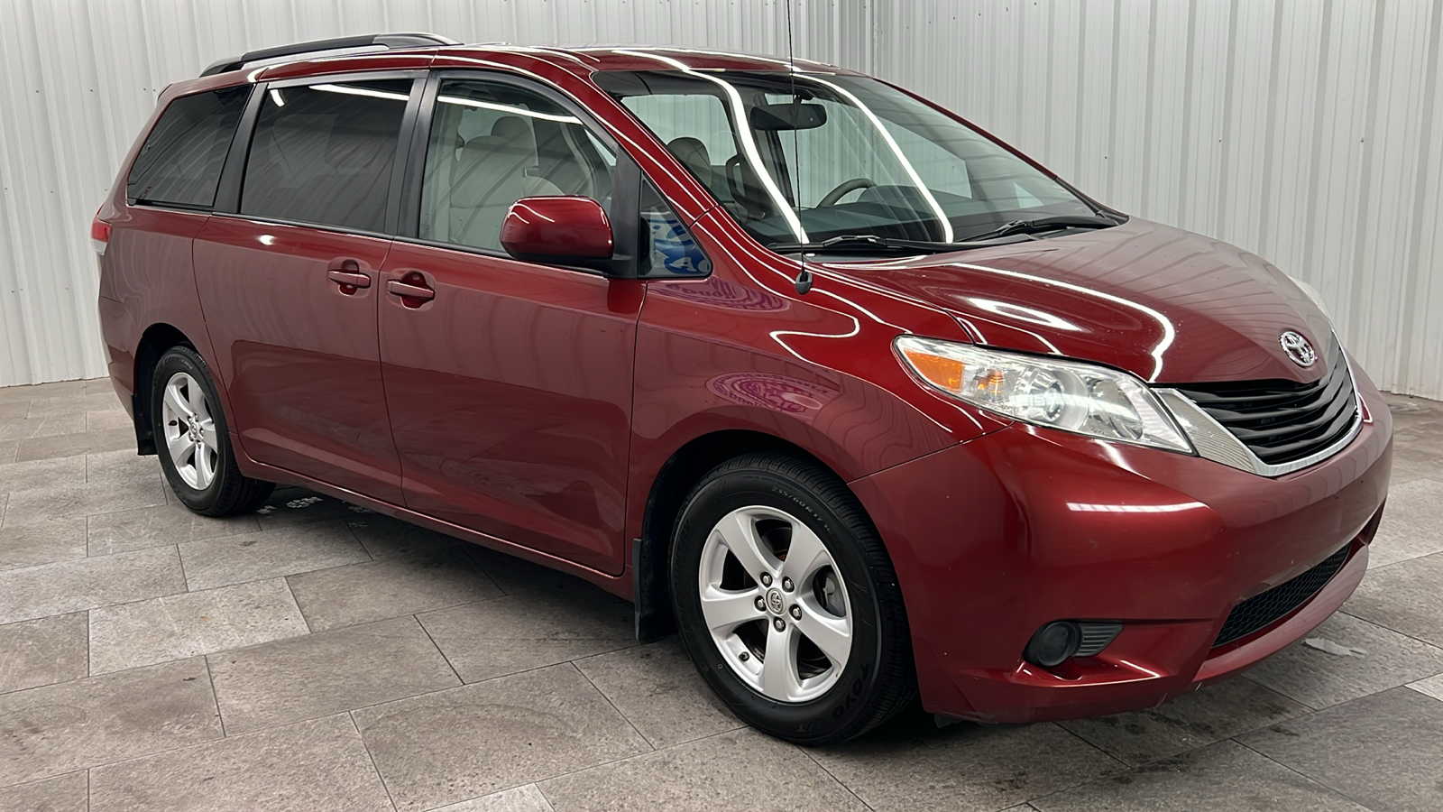 2014 Toyota Sienna LE 8