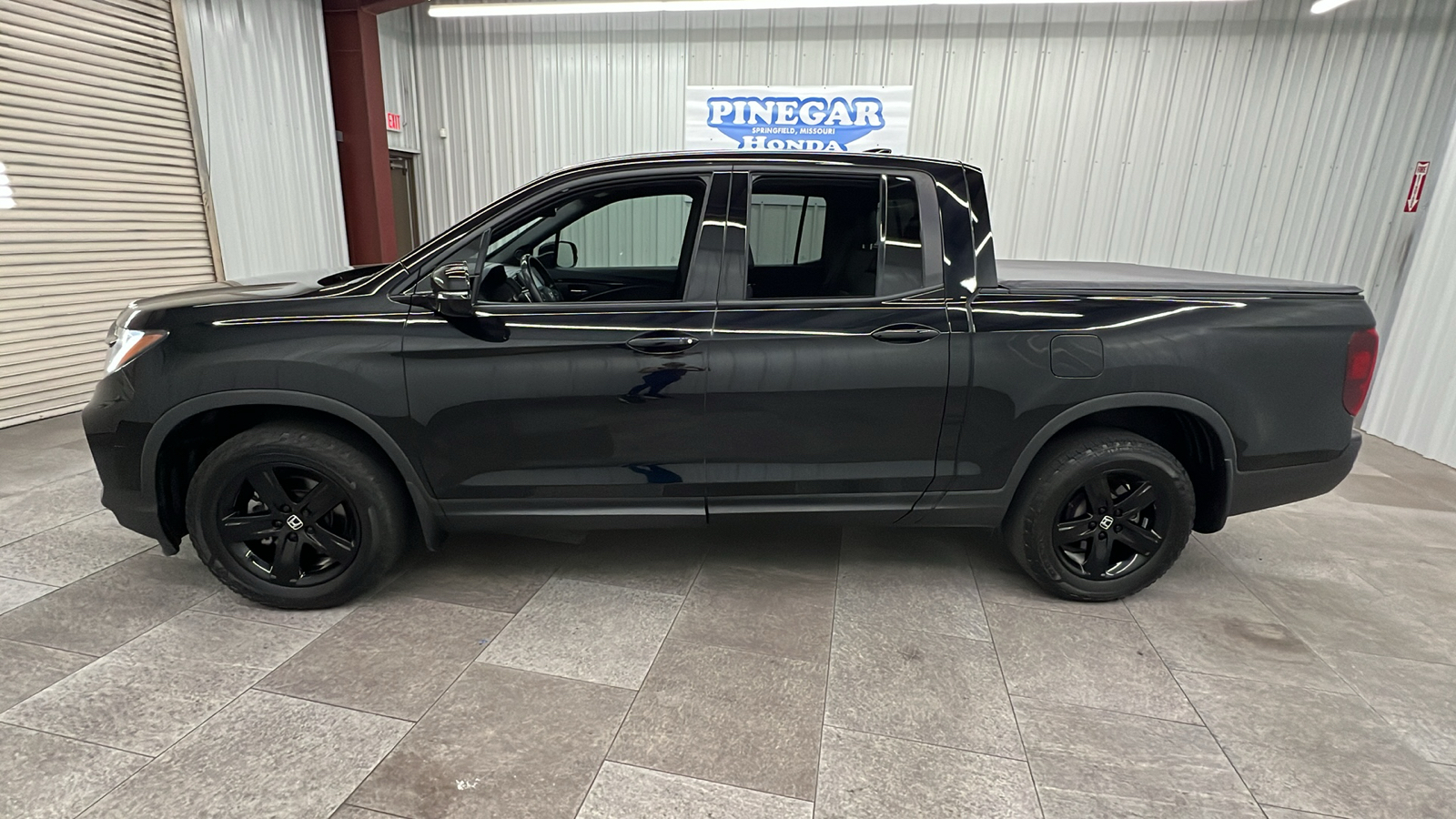 2022 Honda Ridgeline Black Edition 2