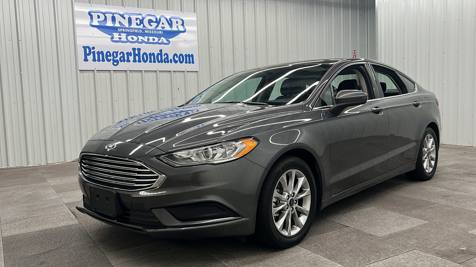 2017 Ford Fusion SE 1