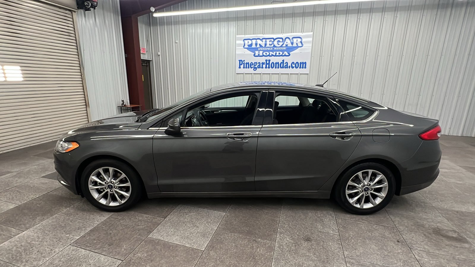 2017 Ford Fusion SE 2