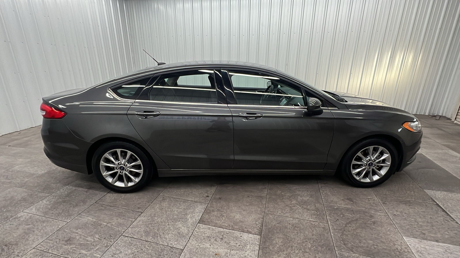 2017 Ford Fusion SE 9