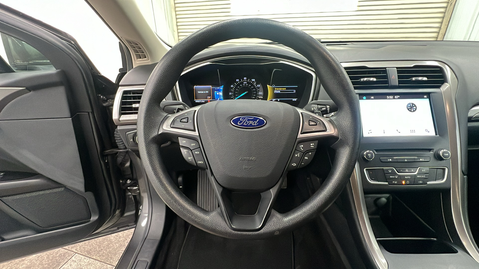 2017 Ford Fusion SE 23