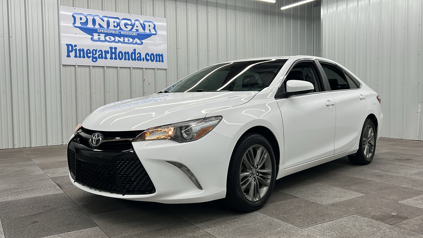 2015 Toyota Camry SE 1