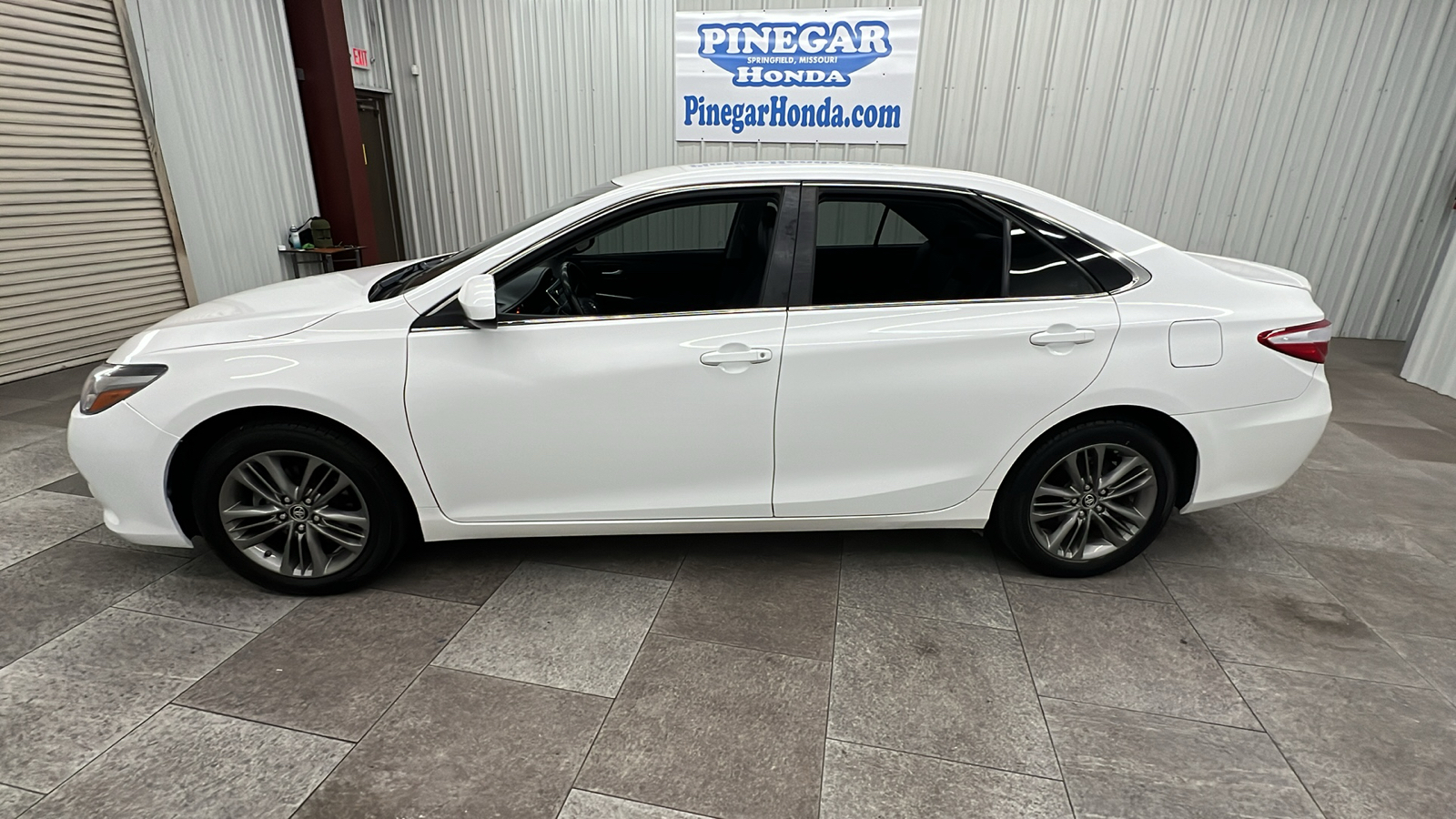 2015 Toyota Camry SE 2