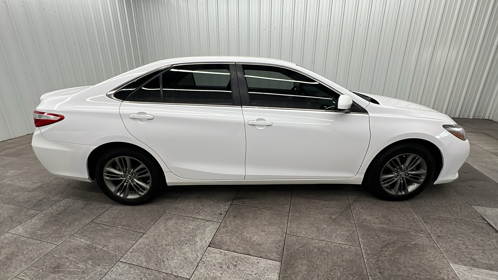 2015 Toyota Camry SE 9