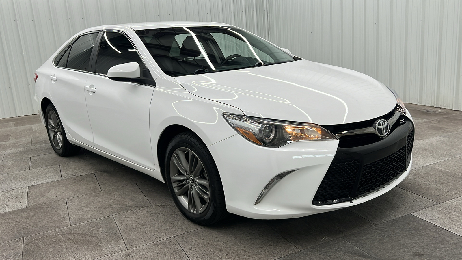 2015 Toyota Camry SE 10