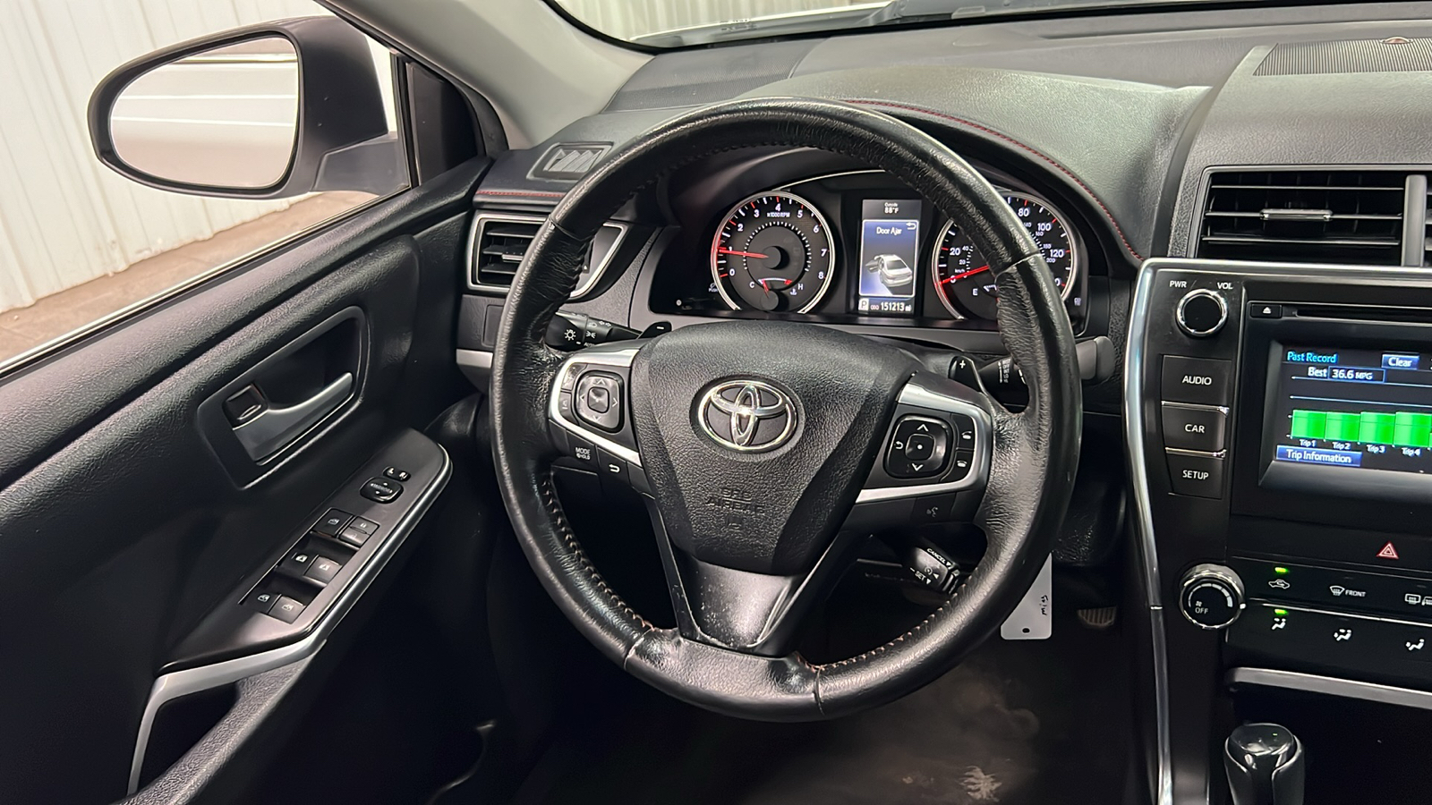 2015 Toyota Camry SE 14