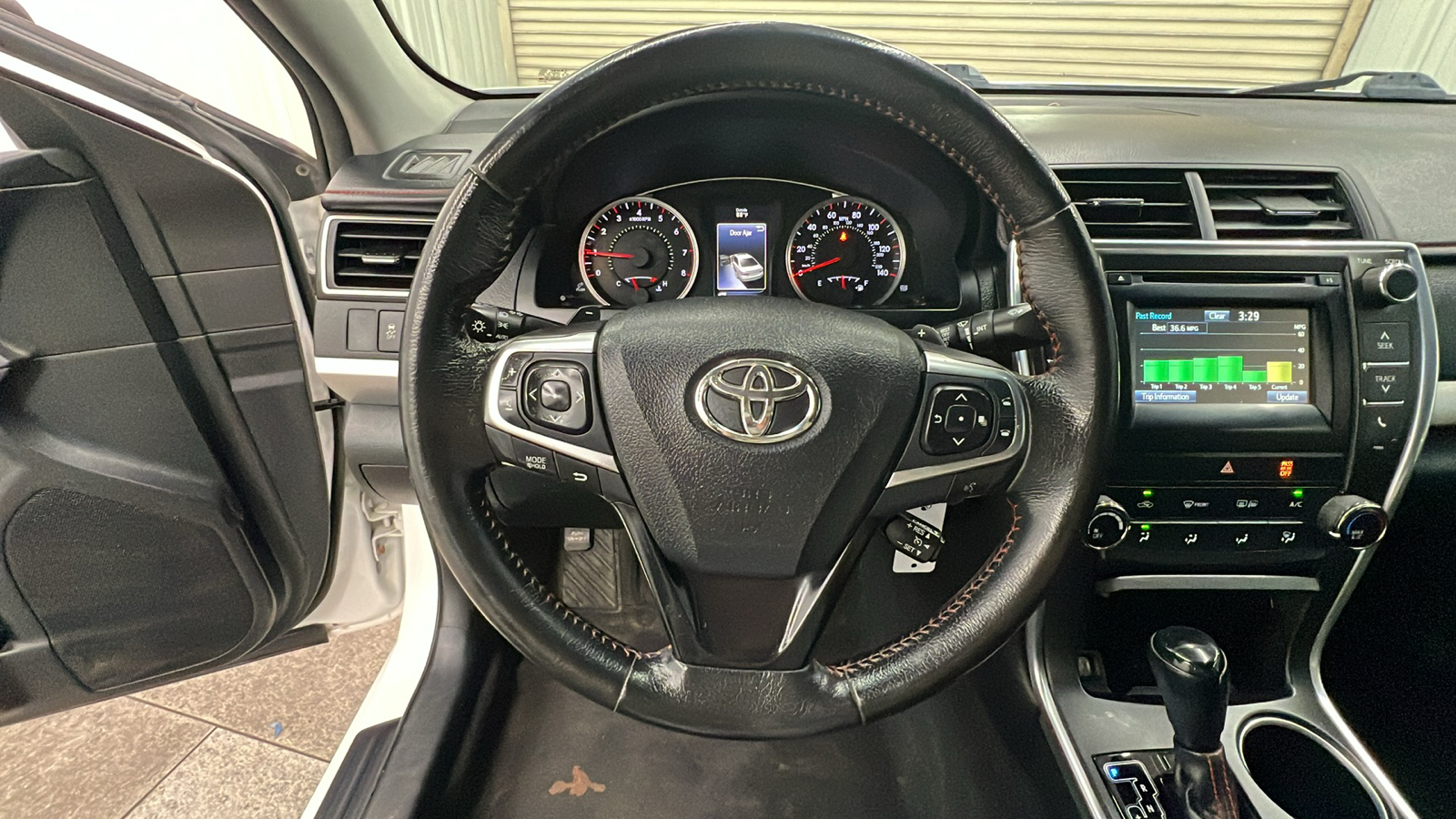 2015 Toyota Camry SE 21