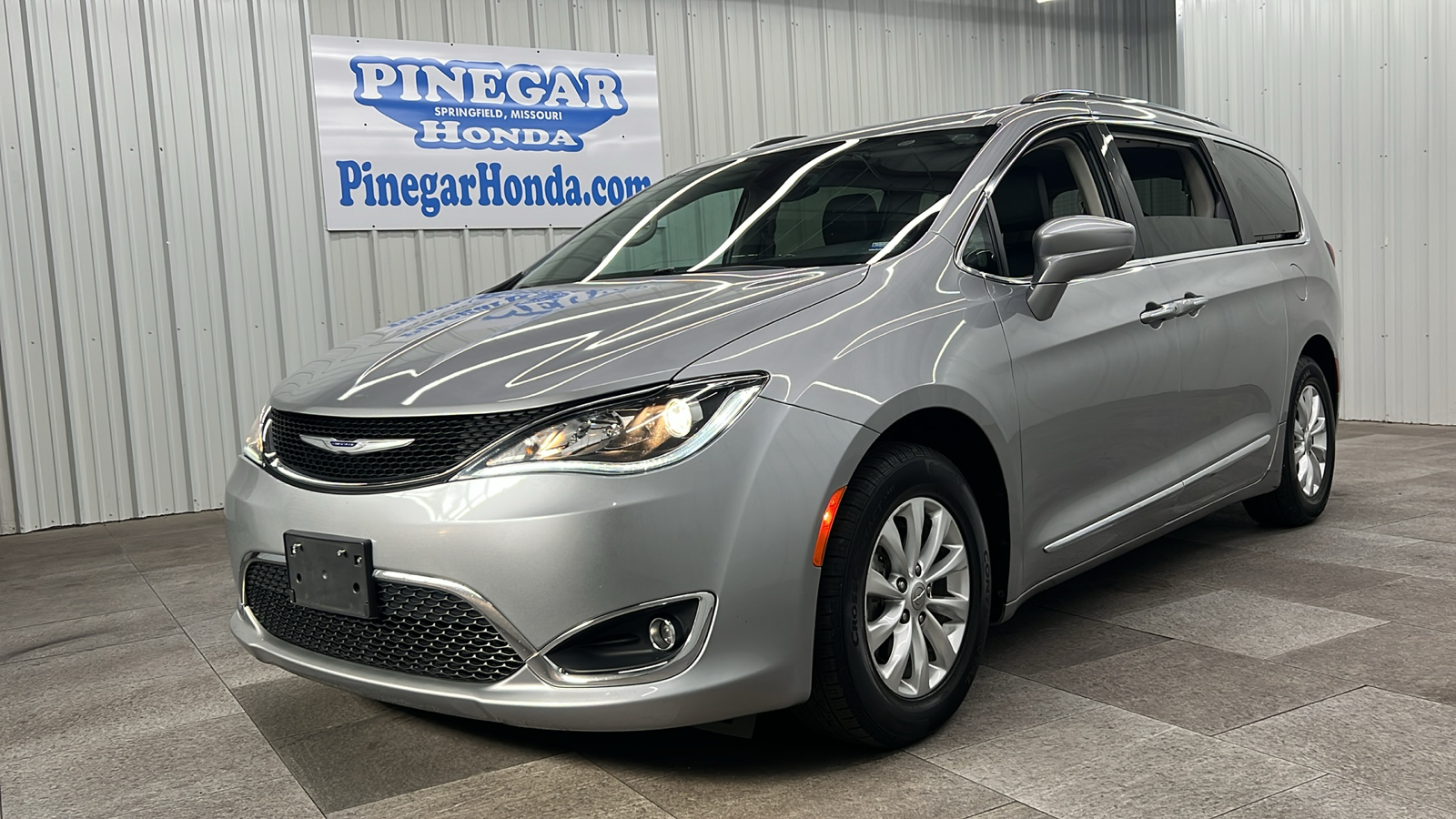 2018 Chrysler Pacifica Touring L 1