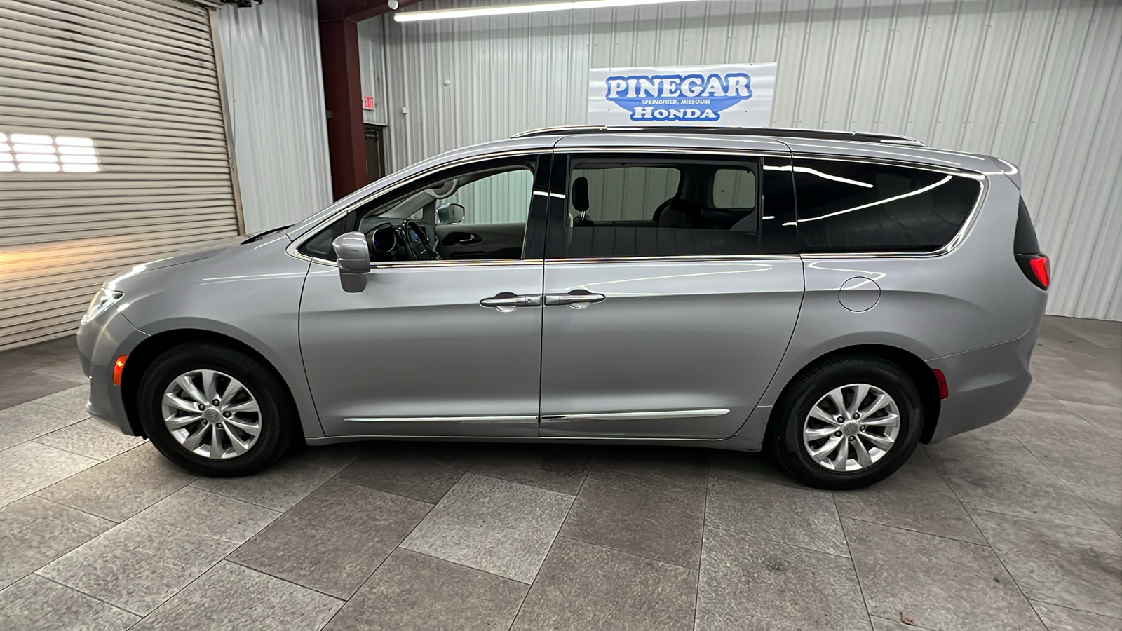 2018 Chrysler Pacifica Touring L 2