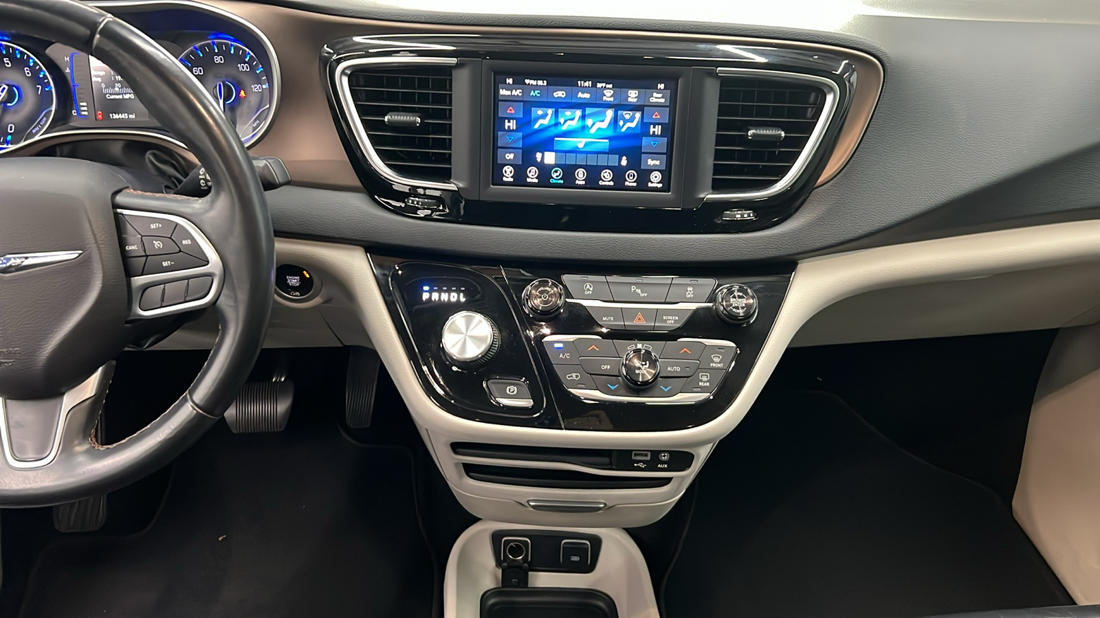 2018 Chrysler Pacifica Touring L 16