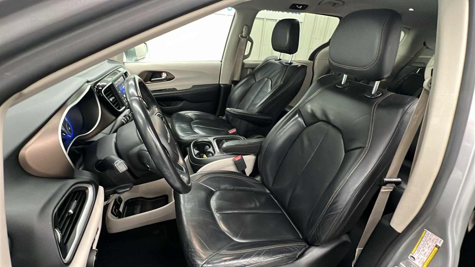 2018 Chrysler Pacifica Touring L 18