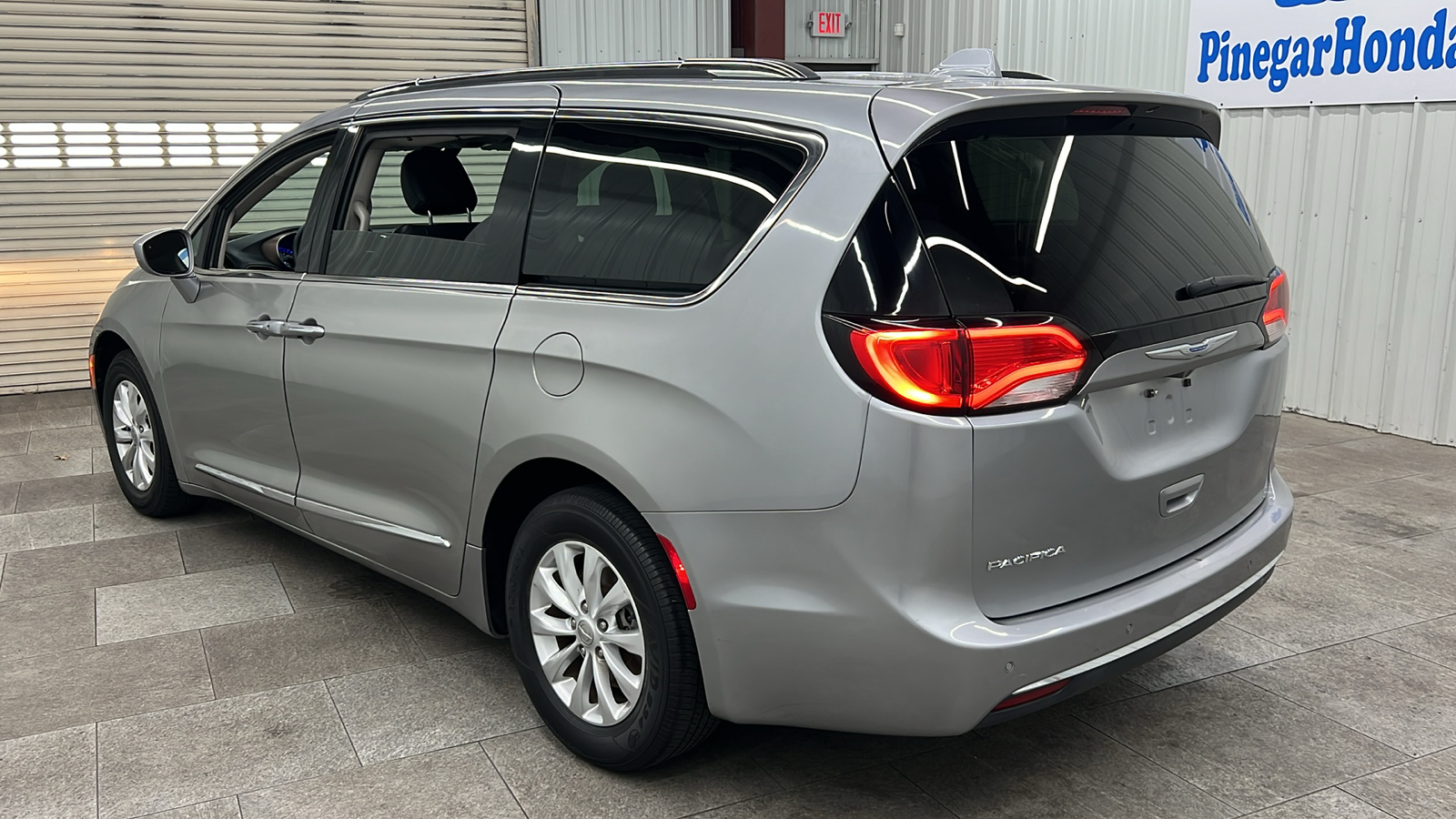 2019 Chrysler Pacifica Touring L 4