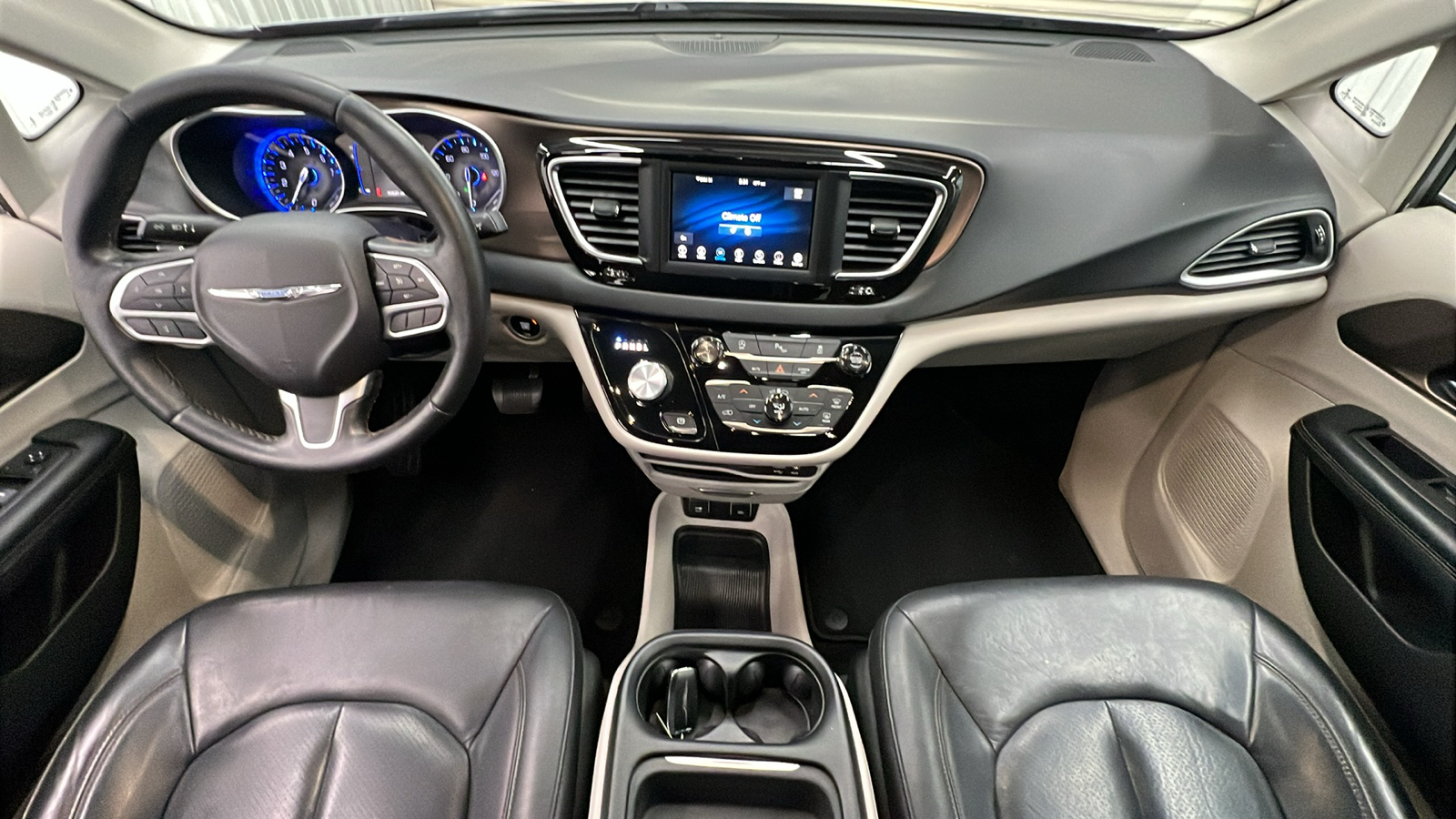 2019 Chrysler Pacifica Touring L 14