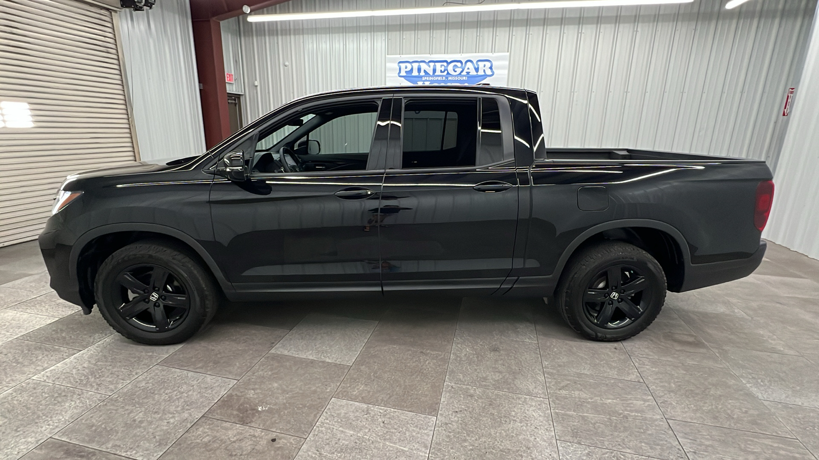 2022 Honda Ridgeline Black Edition 2