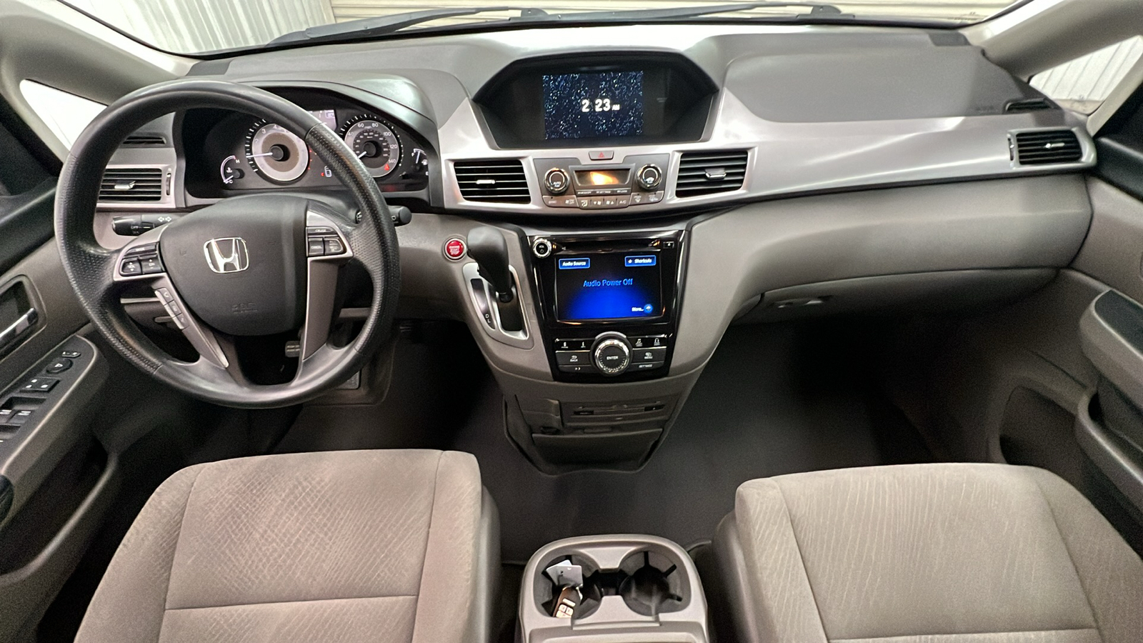 2016 Honda Odyssey SE 16