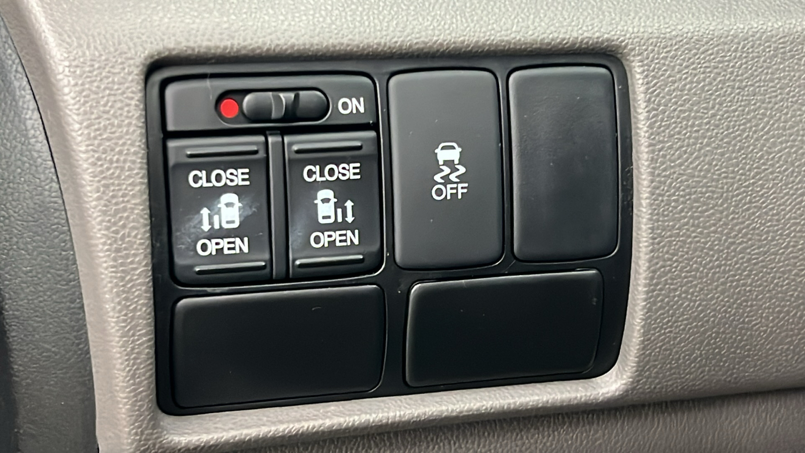 2016 Honda Odyssey SE 22