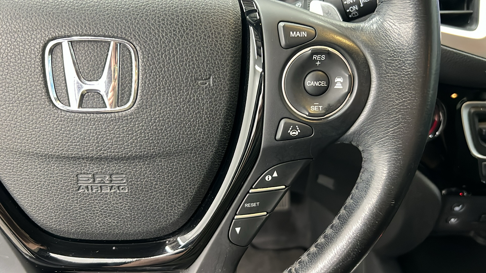 2016 Honda Pilot Elite 28