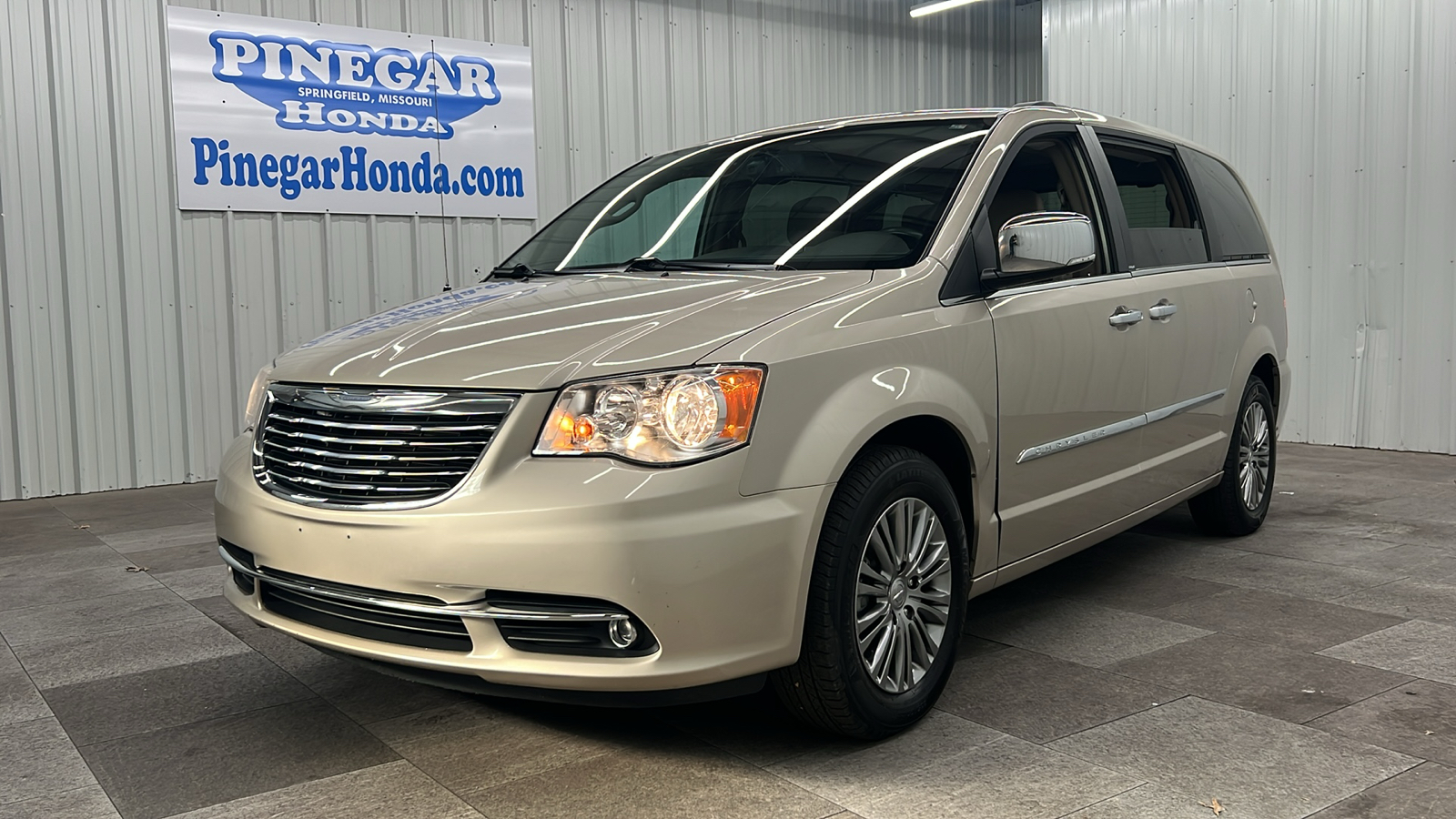 2013 Chrysler Town & Country Touring-L 1