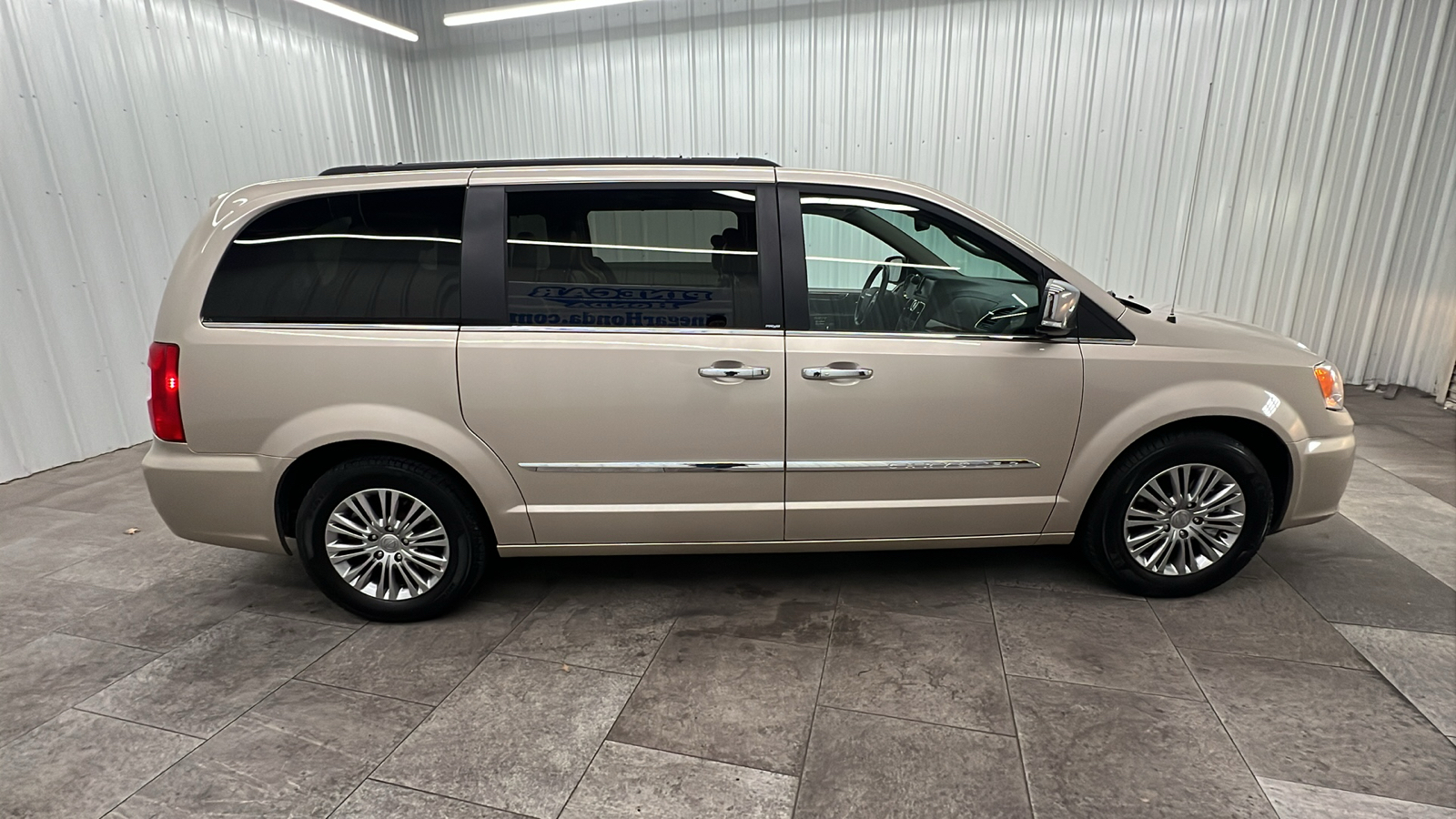 2013 Chrysler Town & Country Touring-L 7