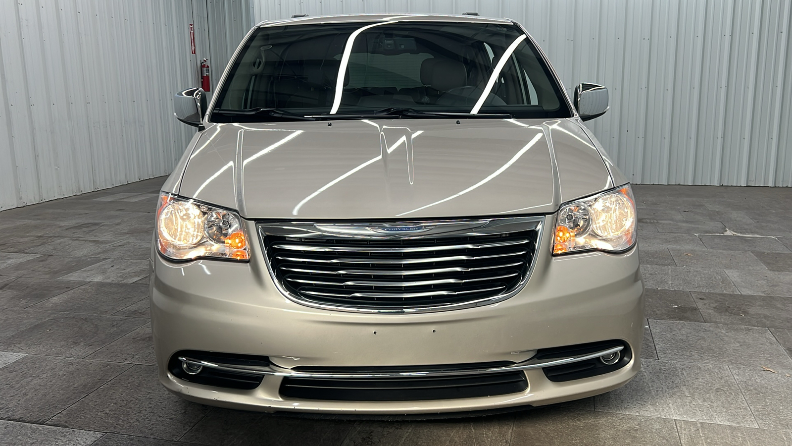 2013 Chrysler Town & Country Touring-L 9