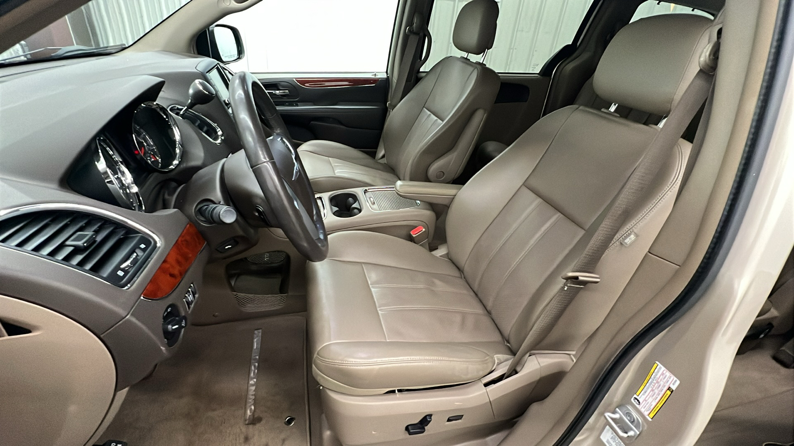 2013 Chrysler Town & Country Touring-L 17